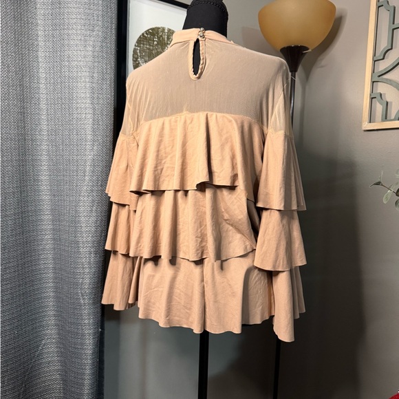 Chic Layered Beige Women's Blouse - Picture 4 of 5